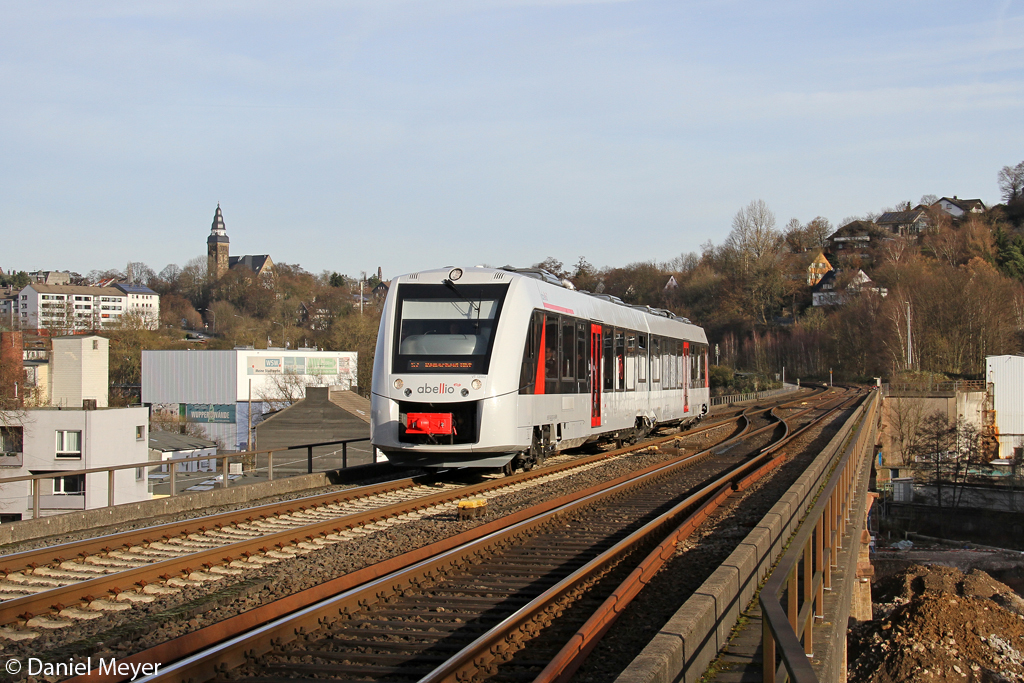 Der 1 648 002-1 (VT 12002) der abellio in Wuppertal Rauenthal am 16.12.2013