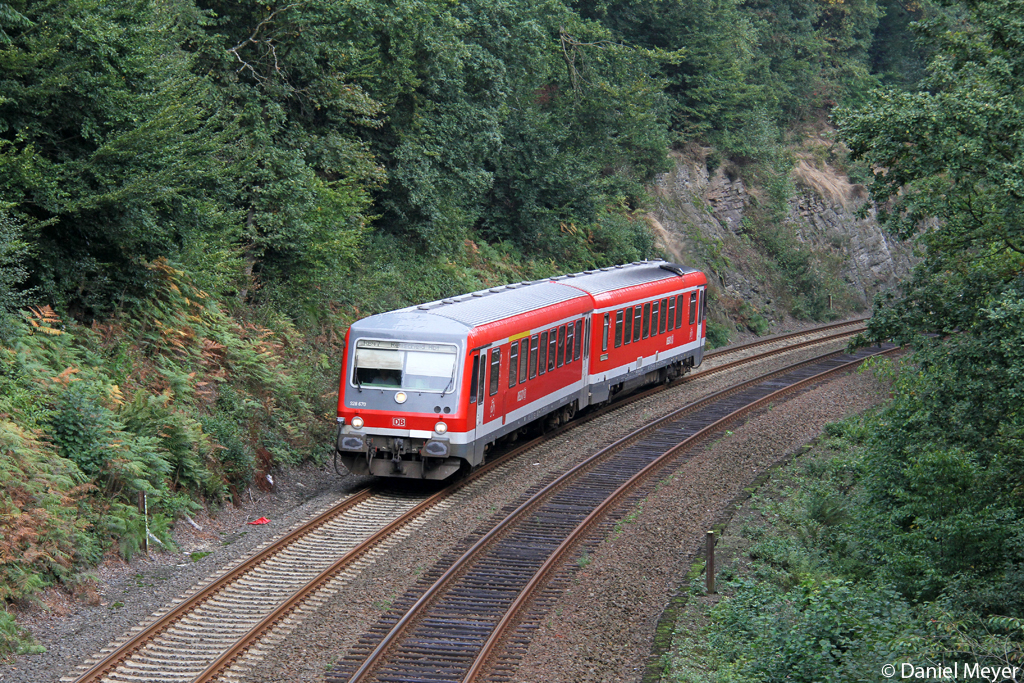 Der 928 670 bei Wuppertal-Scharpenacken am 25.09.2013 
