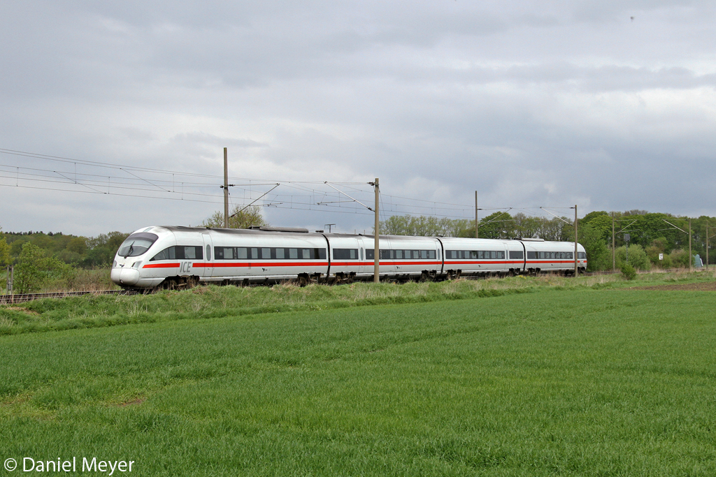 Der ICE-TD 605 xxx-x bei Quarnstedt am 12.05.2013