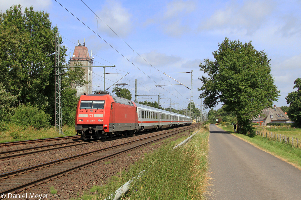 Die 101 122-0 in Brokstedt am 19.07.2013