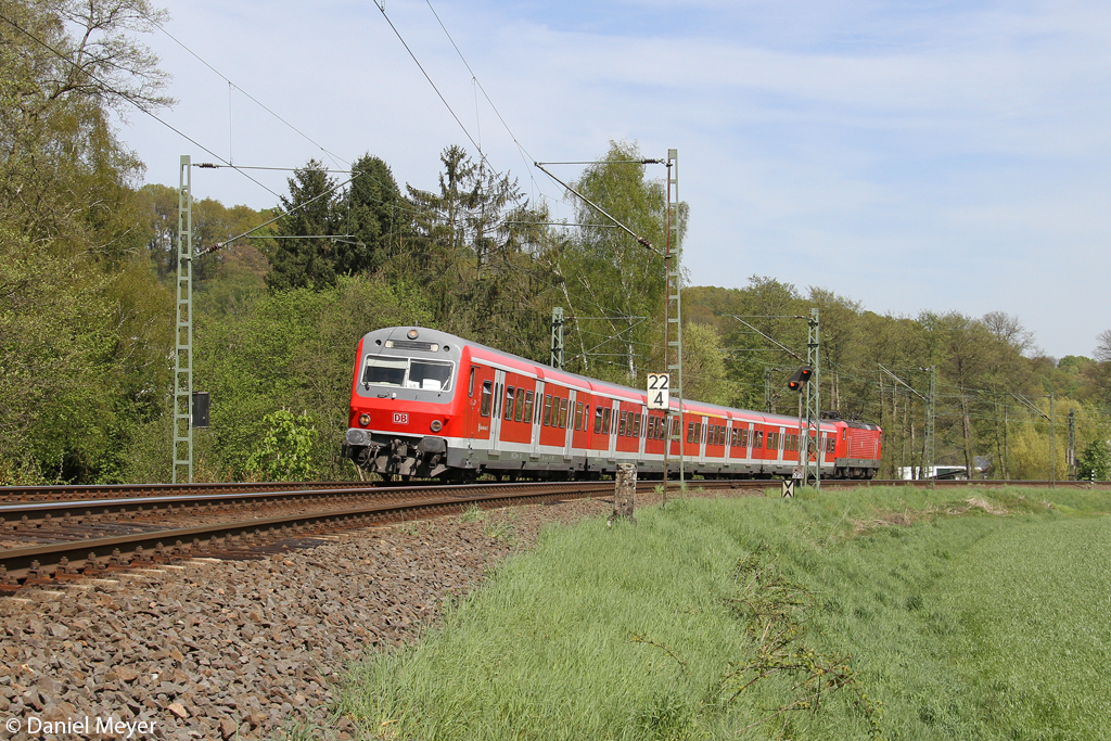 Die 143 292-1 schob die S6 durch Essen Werden am 17.04.2014