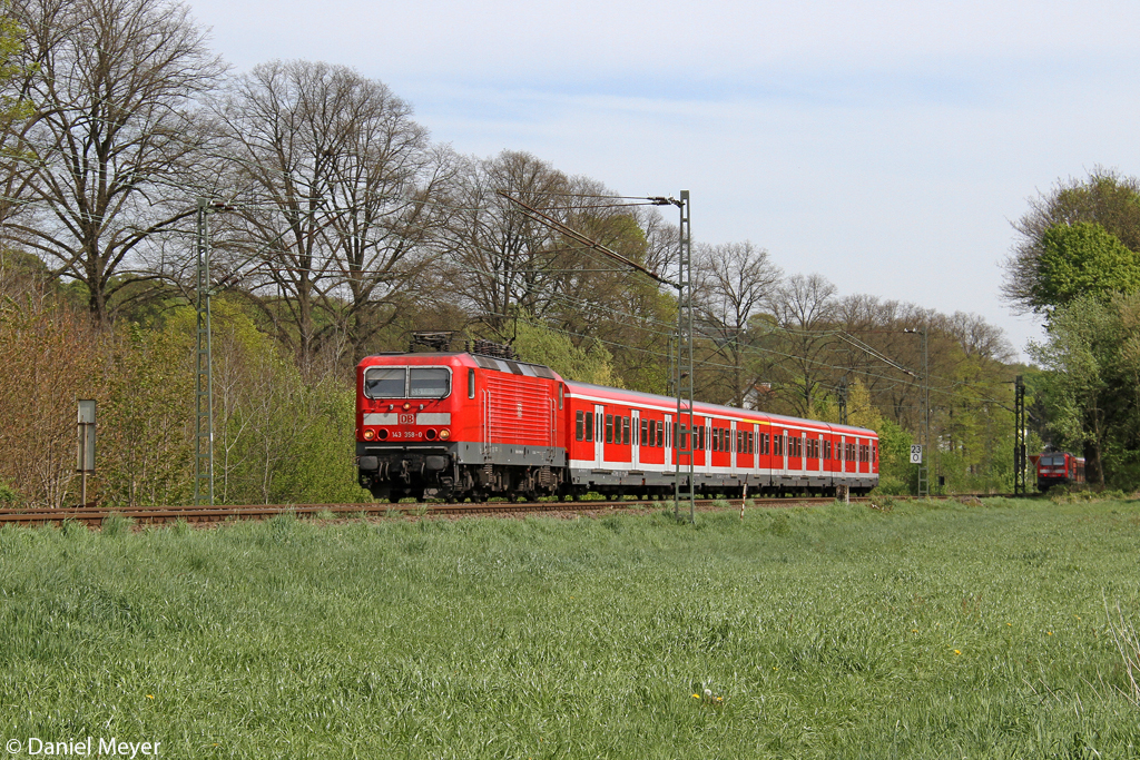 Die 143 358-0 mit der S6 in Essen Werden am 17.04.2014