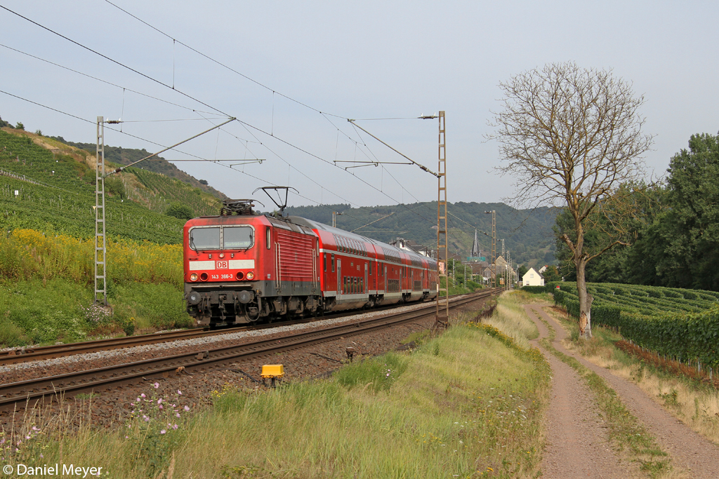 Die 143 366-3 in Pommern ( Mosel ) am 22.08.2013