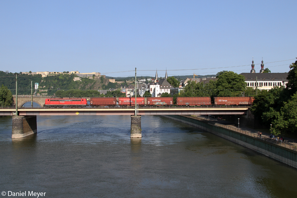 Die 151 040-3 auf der Moselbrücke in Koblenz am 07.07.2013 