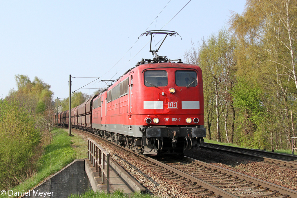 Die 151 168-2 und 151 166-6 in Hamburg-Moorburg am 04,05,2013