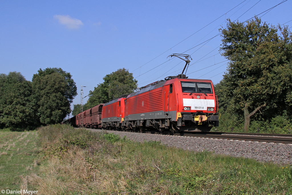 Die 189 031-8 und 189 032-6 mit einem Erzbomber in Ratingen Lintorf am 27.09.2013 