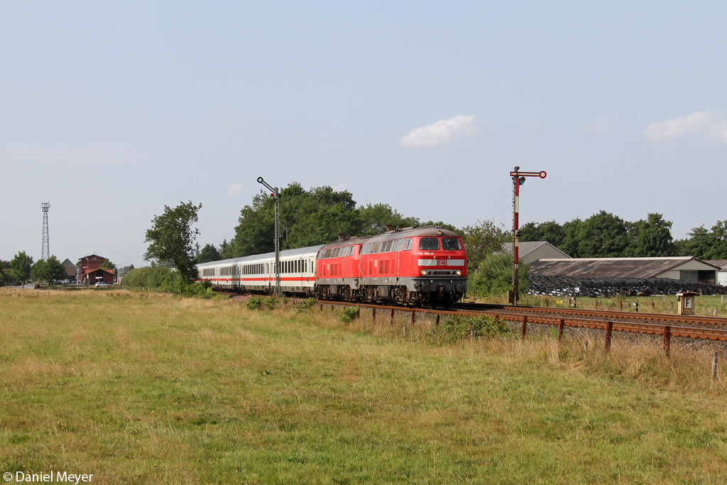 Die 218 359-8 und 218 372-1 in Langenhorn am 02.08.2014