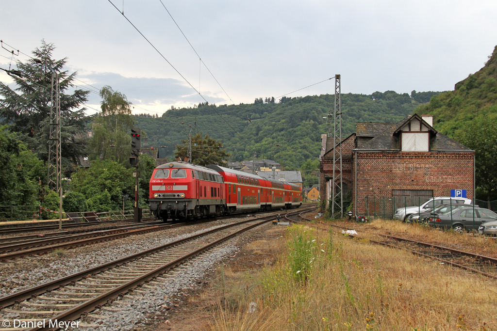 Die 218 424-0 mit einem Lr in Cochem am 22.07.2014