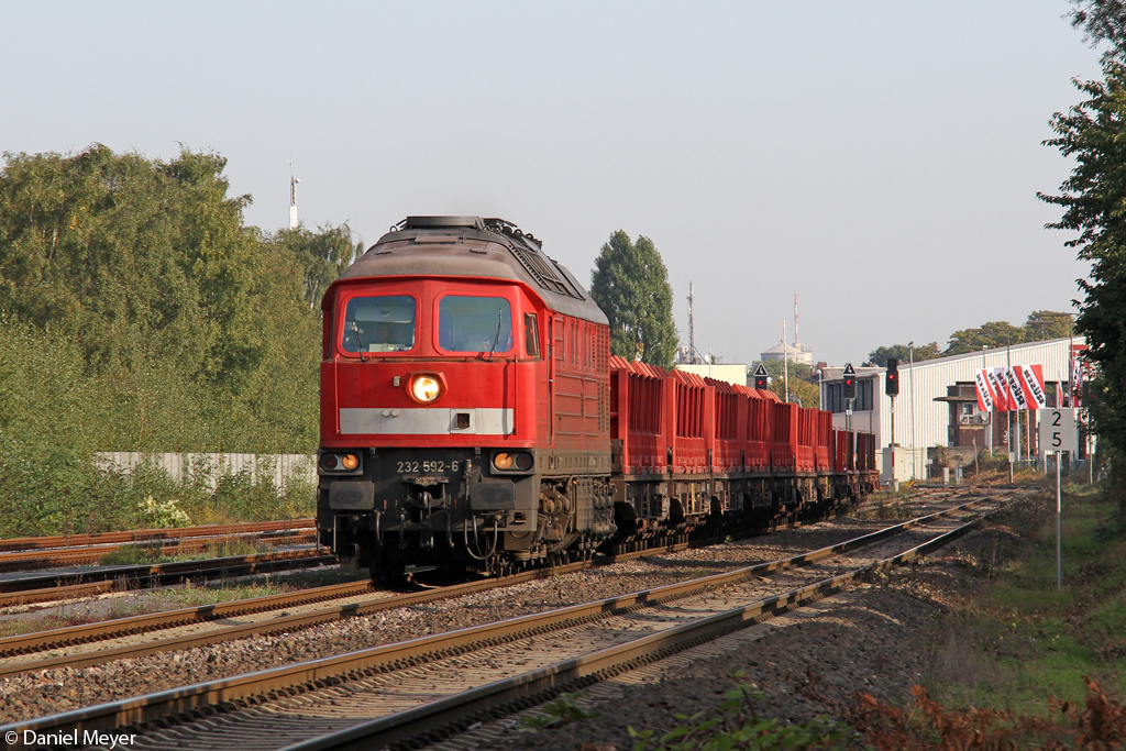 Die 232 592-6 in Duisburg Wanheim am 02.10.2013