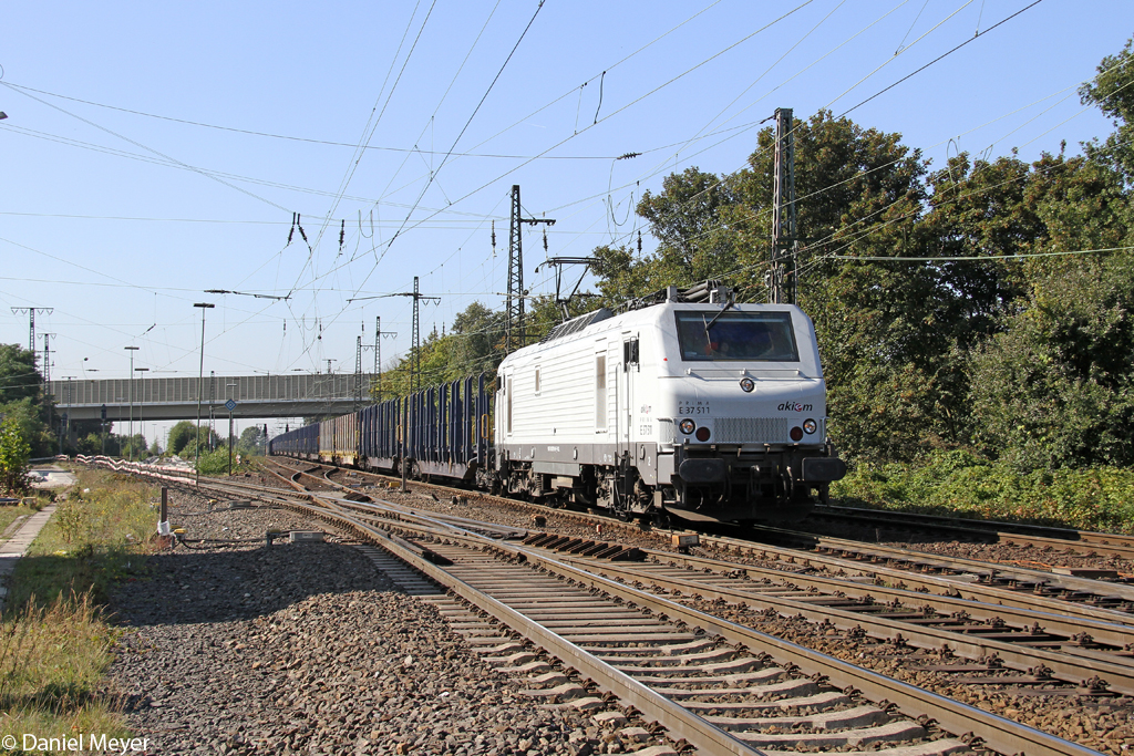 Die E37 511 in Duisburg Hochfeld-Süd am 01.10.2013