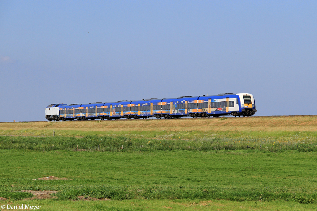 Die NOB geschoben von der DE 2700-06 auf dem Hindenburgdamm am 23.07.2013 