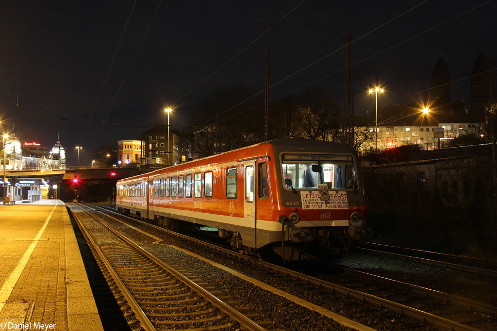 Kurz vor der letzten Fahrt der RB47 wurde noch der 628 / 928 535 beklebt in Wuppertal Steinbeck am 14.12.2013