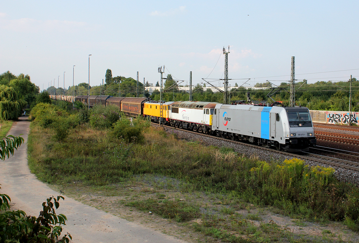 Railpool / Floyd 185 673-1 mit zwei brit. Loks + Gz am Haken bei Porz(Rhein) am 28.08.2013