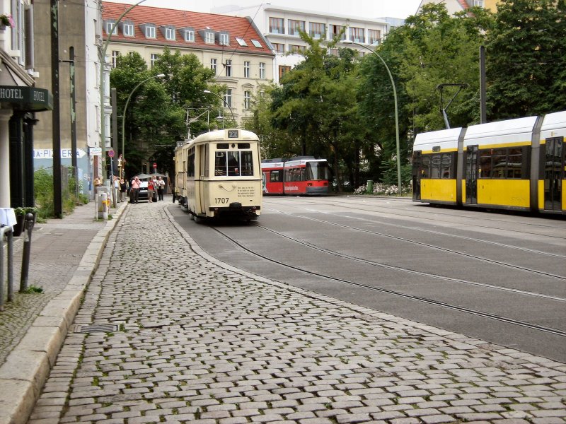 Blick in die Schleife Hackscher Markt, Beiwagen 1707 von hinten, Themenfahrt Sommer 2008