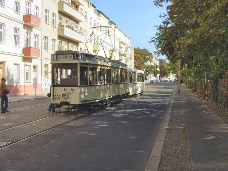 Hist. Strassenbahnzug mit Tw 3802 an der Endstelle Bahnhof Lichtenberg, Berlin 26.9.2009