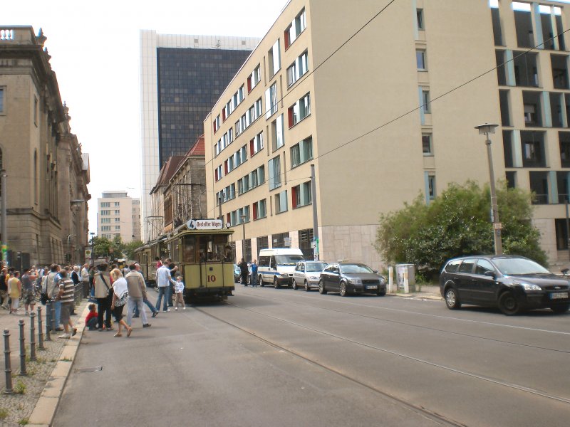 Hist. Tw 10 mit Beiwagen in der Schleife Am Kupfergraben, Juli 2009