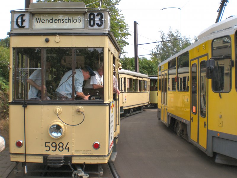 In der Schleife Mahlsdorf mit Zielangabe Wendenschlo� wie der Linienverkehr (KT4D rechrs), Berlin 9. 8. 2009