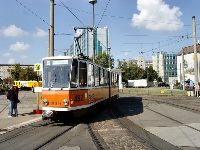 KT4D unmod. an der Sonderhaltestelle im Bh Lichtenberg - 26.9.2009