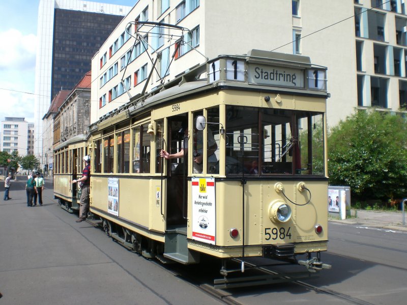 T24 mit Beiwagen in der Schleife Kupfergraben, Berlin 12.7.2009