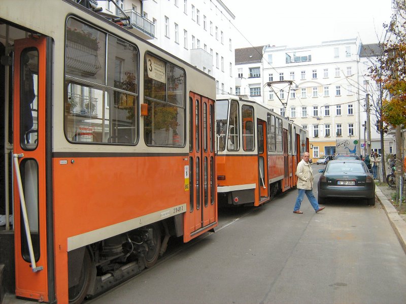 TATRA-Doppeltraktion KT4D, hinten Tw 481 Schleife U-Bhf Schwartzkopffstrasse