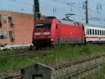 Die101 050-3 hat gerade die Main-Neckar-Bahn berquert und fhrt nach Frankfurt am Main  Hbf ein.

Patrick E.