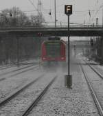 Das F fr Frankfurt Hbf simbolisiert in Ffm-Griesheim das der Fahrweg eben in diese Richtung legt. Der 423 der S-Bahn Rhein-Main sieht kurz nach der Abfahrt eien kleine aber schne Schleppe hinter sich her.

Patrick E.