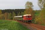 br-107-v75/306392/die-railsystems-107-018-4--v75 Die Railsystems 107 018-4 ( V75 018 ) mit einem Sonderzug von Annaberg-Buchholz nach Schwarzenberg (Erzg.) im Sehmatal am 10.05.2013