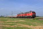 218 362-2 und 218 3xx-x ziehen am 1.8.11 IC 2072 Dresden-Westerland bei Borsfleth