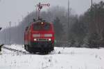 218 397-8 beim umsetzen auf den zugeschneiten Gleis 1 bei  wieder einsetzenden Schneefall am 29.01.10