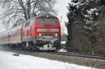 Die 218 458-8 zieht den Regionalexpress durch Bellenberg, am 14.02.2010.