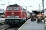 218 210-3 und 218 217-8 haben mit dem D-Zug Nrnberg erreicht. Die 218 217-8 wird mit dem ersten Postwagen ausgehngt und 218 210-3 wird allein mit dem D-Zug die Fahrt fortsetzen; der aktuelle Spielstand beim WM-Spiel sterreich-Deutschland wurde laufend ber alle Lautsprecher bekannt gegeben. Am 25.06.1982.