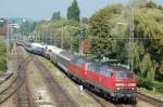 218 422-4 und eine weitere 218 mit dem EC von Mnchen nach Zrich mit Ergnzungswagen schlngelt sich in Lindau vom linken zum rechten Gleis hinber, am 30.08.2008.