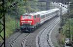 218 499-2 und eine weitere 218 fahren mit dem IC Allgu die Geislinger Steige hinunter, am 25.09.2010.