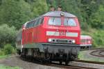 Die 218 217-8 zieht den RE12 von Kln Messe/Deutz nach Trier durch Gerolstein am 12.08.2009