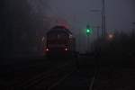 Herbstimpressionen mit der 232 592-6 im letzten Licht und Nebel in Lintorf am 16.11.2010