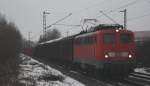 br-140-e40/114225/140-637-mit-einem-gterzug-von 140 637 mit einem Gterzug von Seelze nach Braunschweig in Limmer am 04.01.2011