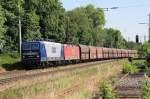 Die RBH 143 079-2 und ihre Schwesterlok noch in den alten Farben auf ihrem Weg durch Lintorf. Aufgenommen am 01.06.2011

