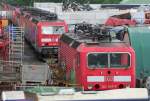 Eine Reihe E-Loks, darunter 143 088-3 und 143 067-7, BR110 und BR140 stehen bereit zum Verschrotten in Opladen, dieses Bild wurde am 17.07.2008 von der Autobrcke gemacht