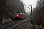 146 109-4 mit dem IRE Karlsruhe-Kreuzlingen am 05.01.13 kurz vor Triberg 