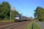 Am 1.10.11 zieht 182 xxx-x einen Gterzug Richtung Sden durch den Ort Brokstedt
