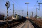 Am 3.3.11 passiert ein boxxpress Taurus mit einem Gterzug Richtung Sden den Bahnhof Neumnster