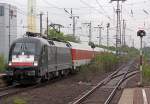 ES 64 U2-036 mit AZ in Duisburg Hbf am 07.05.2010
