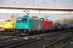 Die Railpool 185 614-5, zusammen mit einer weiteren 185 bei der Duchfahrt in Duisburg am Entenfang 20.11.2010