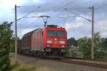 185 323-0 fhrt am 4.8.11 mit Gterzug bei Jagel gen Sden 