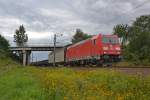 Am 9.8.11 befhrt 185 370-4 mit einem Gterzug Richtung Norden die Hamburger Gterumgehung bei Ramelsloh