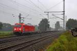 Am 10.8.11 zieht 185 324-8 einen Gterzug Richtung Norden durch den Ort Brokstedt