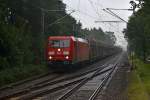 Am 10.8.11 zieht 185 331-3 einen Gterzug Richtung Sden durch den Ort Brokstedt