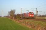 185 322-2 it einem Gterzug Richtung Sden am 13.1.12 bei Quarnstedt
