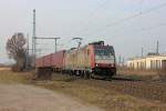 185 599-8 mit einem Gterzug Richtung Troisdorf am 06.04.13 in Porz-Wahn