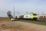 185 CL-007 mit einem Gterzug Richtung Troisdorf am 17.04.13 bei Porz-Wahn